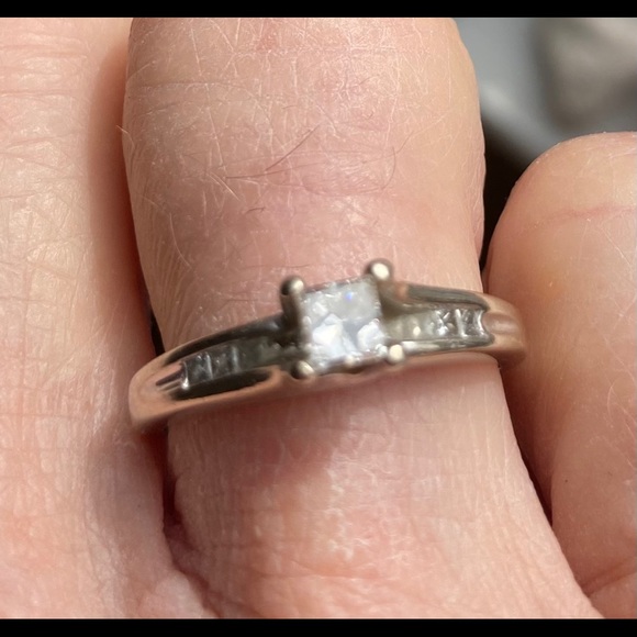 Diamond engagement ring w/papers. Wht gold - Picture 6 of 9